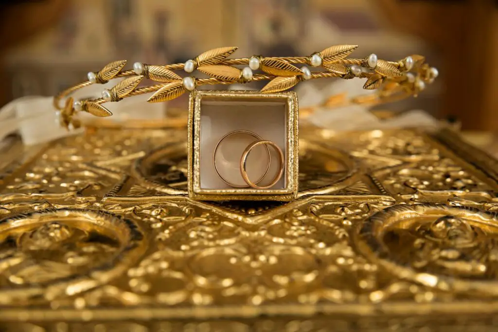 Gold jewelry, gold
